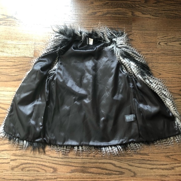 H&M Faux Fur Fluffy Vest - Picture 7 of 10